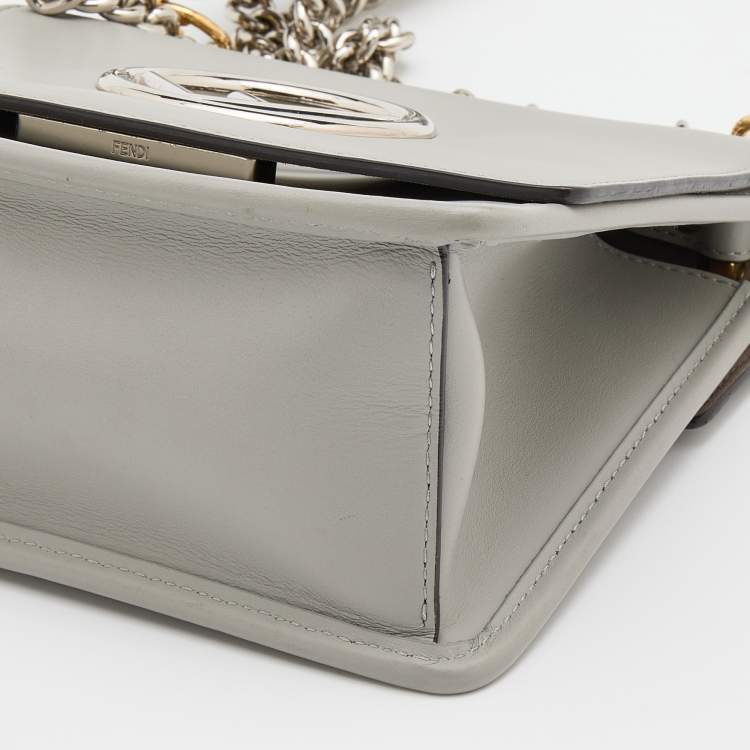 مملوكة مسبقًا Fendi Grey Leather Small Kan I Flap Shoulder Bag