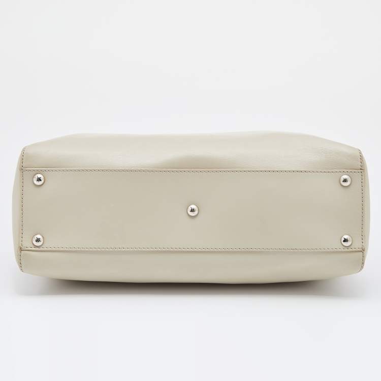 Pre Owned Fendi Off White Leather Medium Peekaboo Top Handle Bag