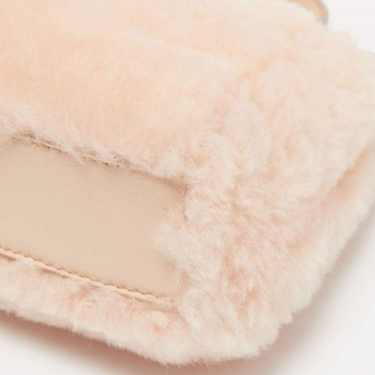 مملوكة مسبقًا Fendi Powder Pink Shearling and Leather Micro Peekaboo Top Handle Bag