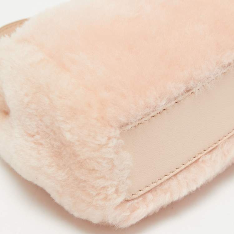مملوكة مسبقًا Fendi Powder Pink Shearling and Leather Micro Peekaboo Top Handle Bag