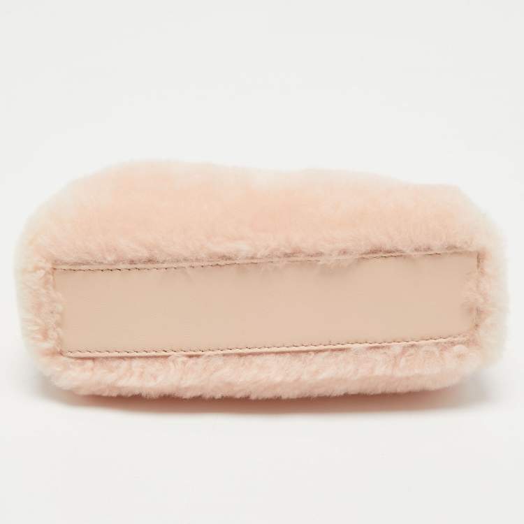 مملوكة مسبقًا Fendi Powder Pink Shearling and Leather Micro Peekaboo Top Handle Bag