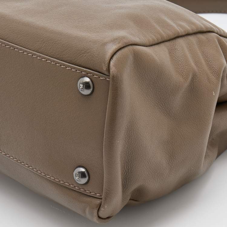 مملوكة مسبقًا Fendi Grey Leather Medium Peekaboo Top Handle Bag