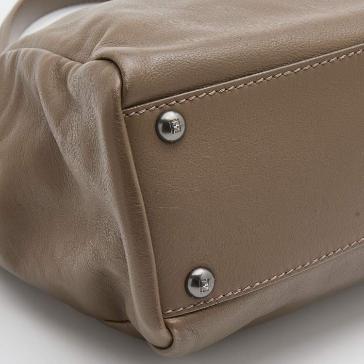 مملوكة مسبقًا Fendi Grey Leather Medium Peekaboo Top Handle Bag