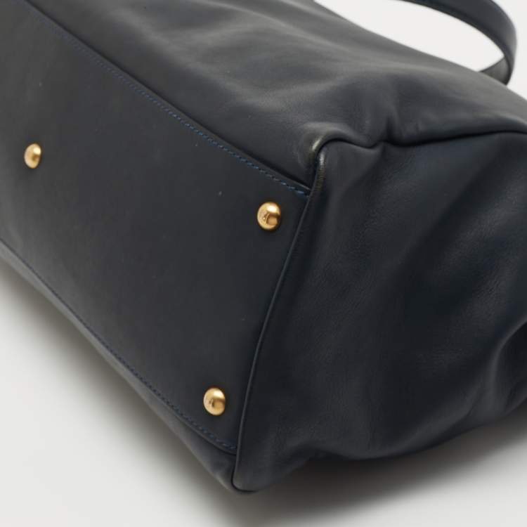 مملوكة مسبقًا Fendi Dark Blue Leather Large Peekaboo Top Handle Bag