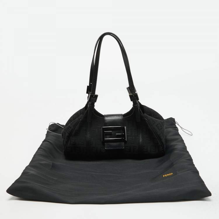 مملوكة مسبقًا Fendi Black Zucchino Canvas and Leather Baguette Bag