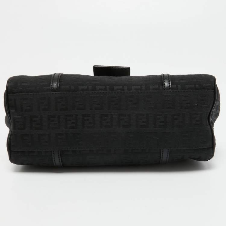 مملوكة مسبقًا Fendi Black Zucchino Canvas and Leather Baguette Bag