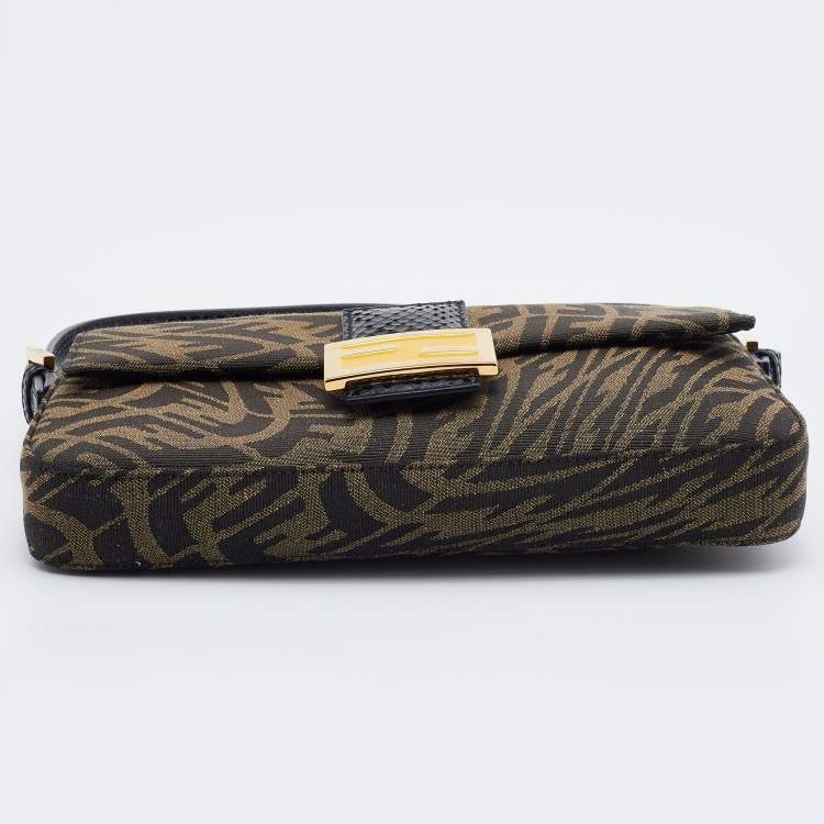Pre Owned Fendi x Sarah Coleman Brown/Black FF Vertigo Canvas and Watersnake Leather Small Baguette 