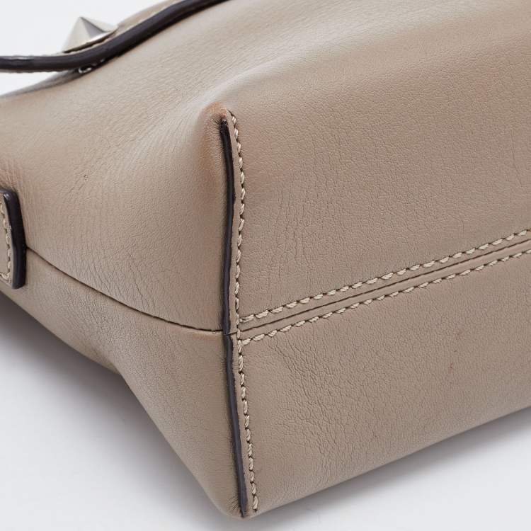 Pre Owned Fendi Beige Leather Mini By The Way Crossbody Bag