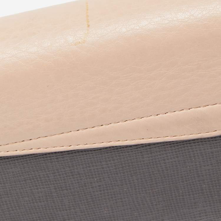 مملوكة مسبقًا Fendi Grey/Beige Leather 2 Jours Flap Wallet