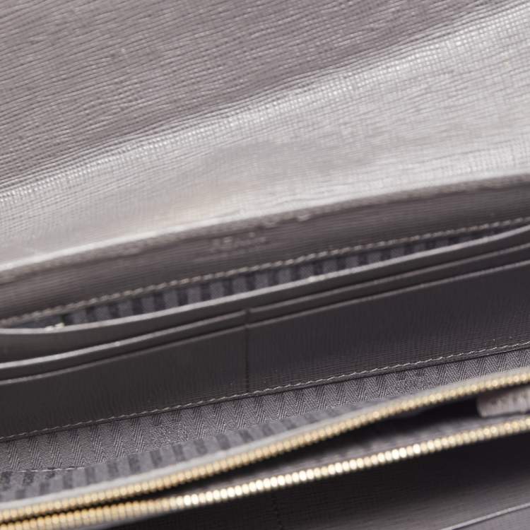 مملوكة مسبقًا Fendi Grey/Beige Leather 2 Jours Flap Wallet