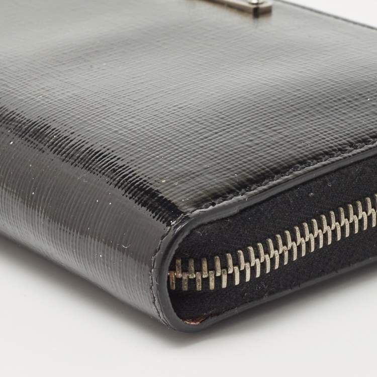 Pre Owned Fendi Black Patent Leather Zip Around Wallet