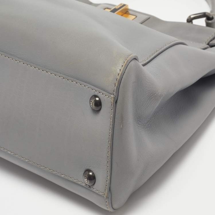 مملوكة مسبقًا Fendi Grey Leather Medium Peekaboo Top Handle Bag