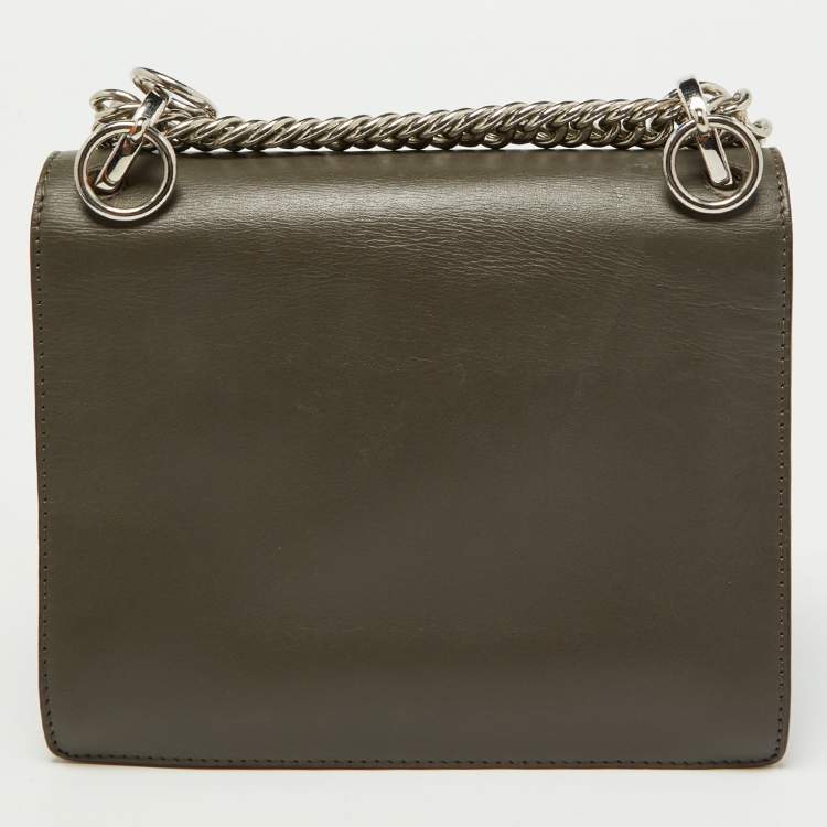 مملوكة مسبقًا Fendi Grey Leather Small Kan I Chain Shoulder Bag