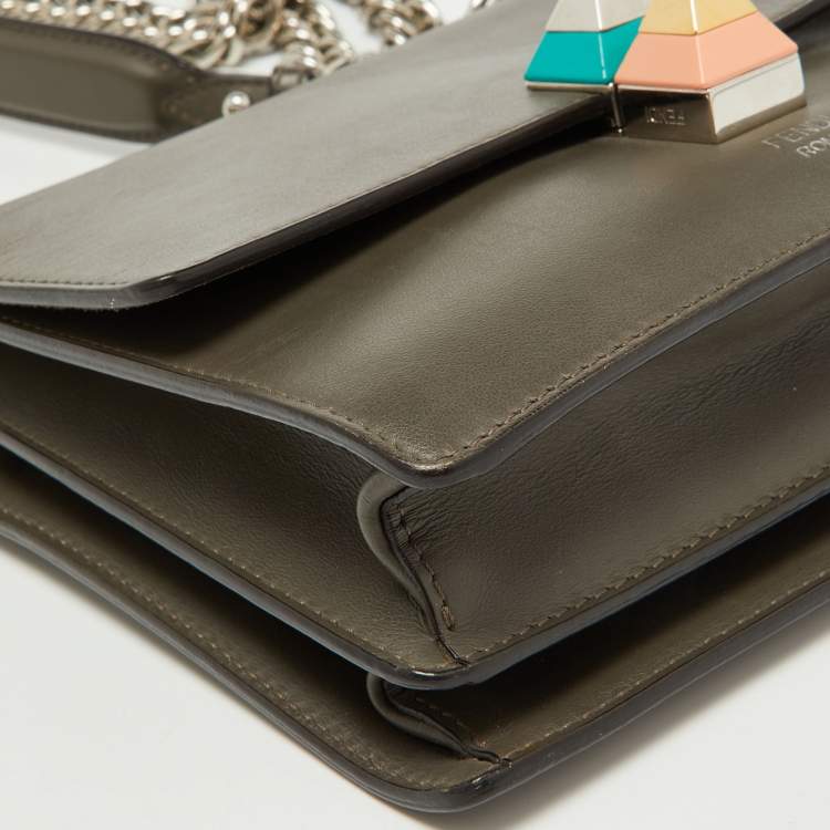مملوكة مسبقًا Fendi Grey Leather Small Kan I Chain Shoulder Bag