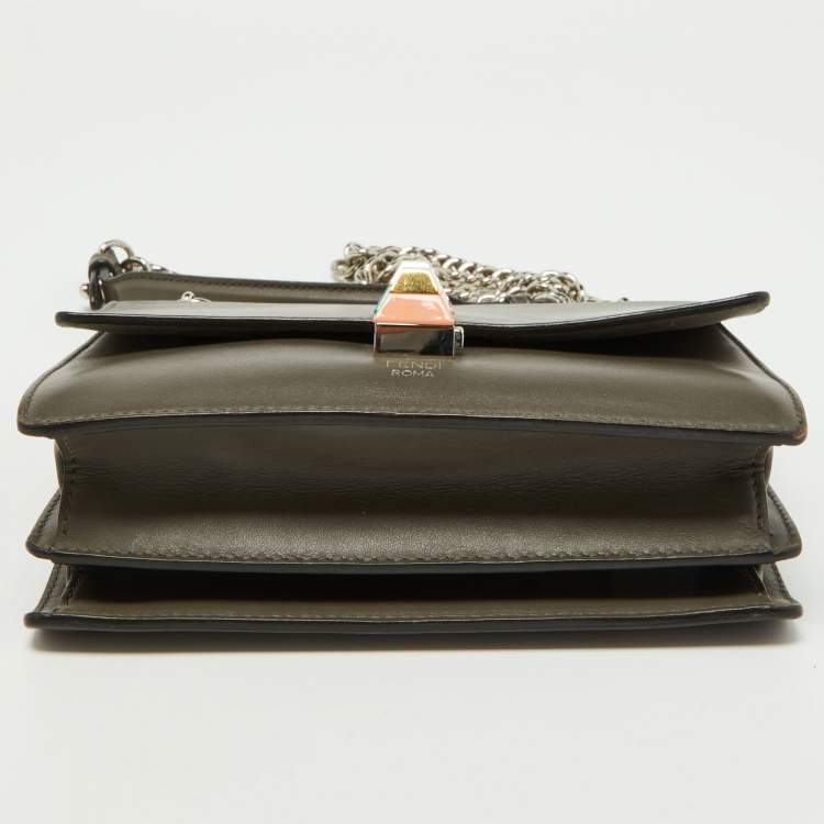 مملوكة مسبقًا Fendi Grey Leather Small Kan I Chain Shoulder Bag
