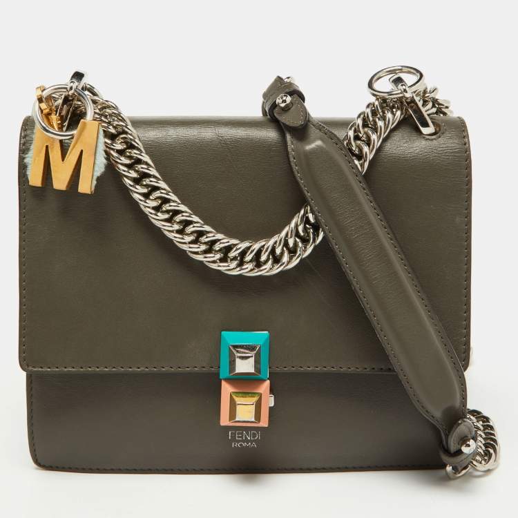 مملوكة مسبقًا Fendi Grey Leather Small Kan I Chain Shoulder Bag