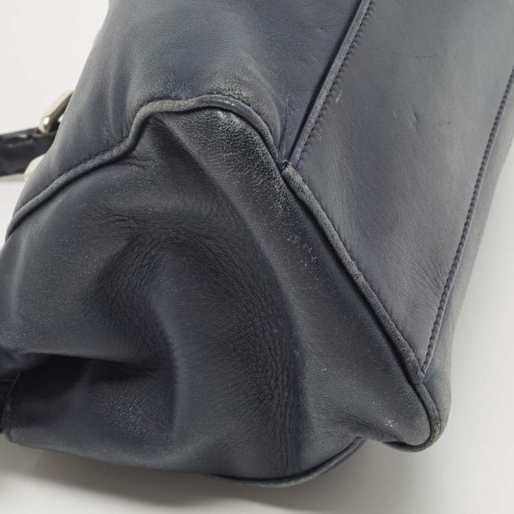 مملوكة مسبقًا Fendi Navy Blue Leather Mini Peekaboo Top Handle Bag