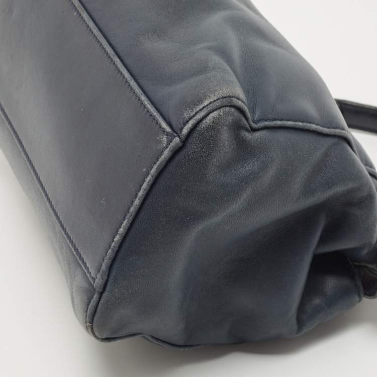 مملوكة مسبقًا Fendi Navy Blue Leather Mini Peekaboo Top Handle Bag