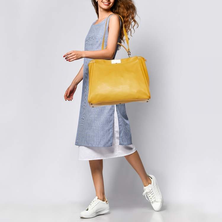 مملوكة مسبقًا Fendi Yellow Leather Large Peekaboo Top Handle Bag