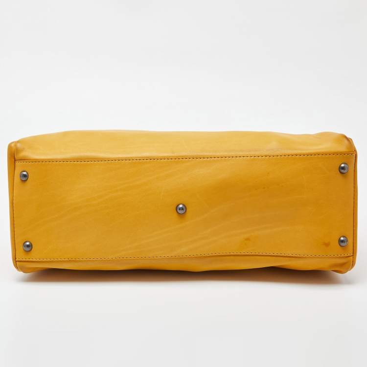 مملوكة مسبقًا Fendi Yellow Leather Large Peekaboo Top Handle Bag
