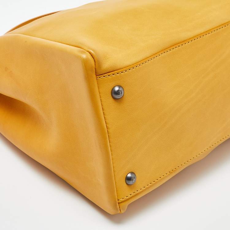 مملوكة مسبقًا Fendi Yellow Leather Large Peekaboo Top Handle Bag