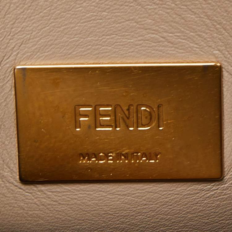 مملوكة مسبقًا Fendi Black Leather Large Iconic Essentially Peekaboo Top Handle Bag