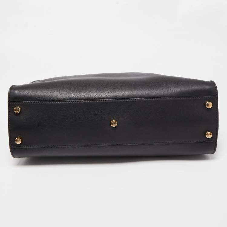مملوكة مسبقًا Fendi Black Leather Large Iconic Essentially Peekaboo Top Handle Bag