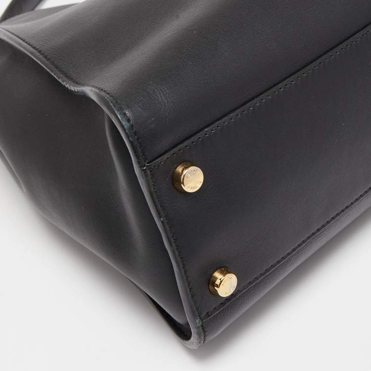 مملوكة مسبقًا Fendi Black Leather Large Iconic Essentially Peekaboo Top Handle Bag