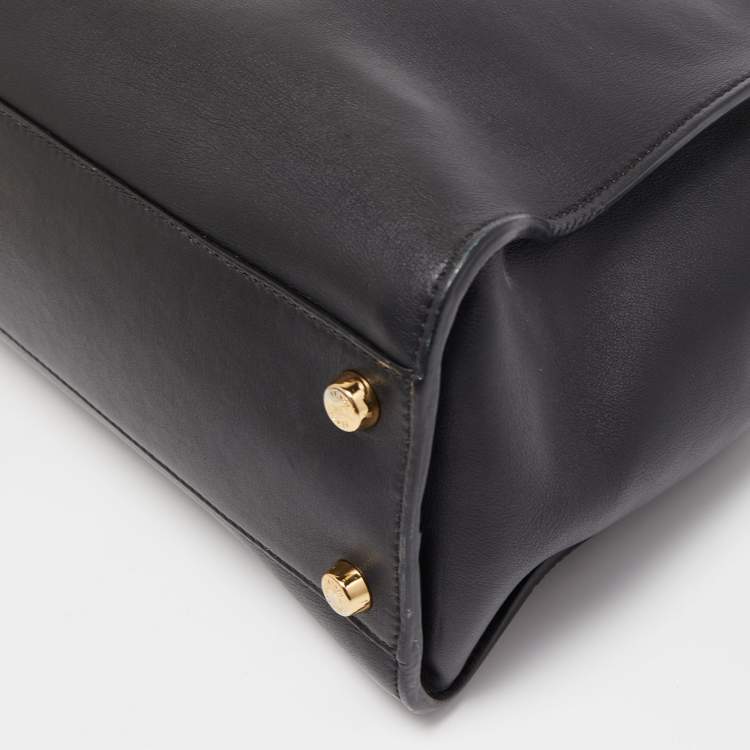 مملوكة مسبقًا Fendi Black Leather Large Iconic Essentially Peekaboo Top Handle Bag