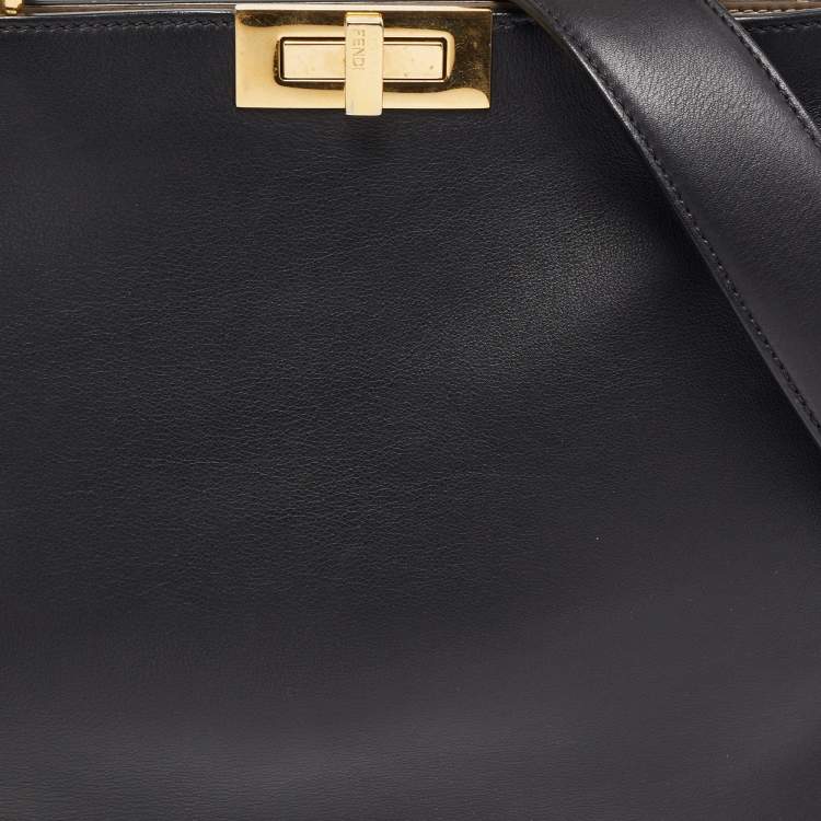 مملوكة مسبقًا Fendi Black Leather Large Iconic Essentially Peekaboo Top Handle Bag
