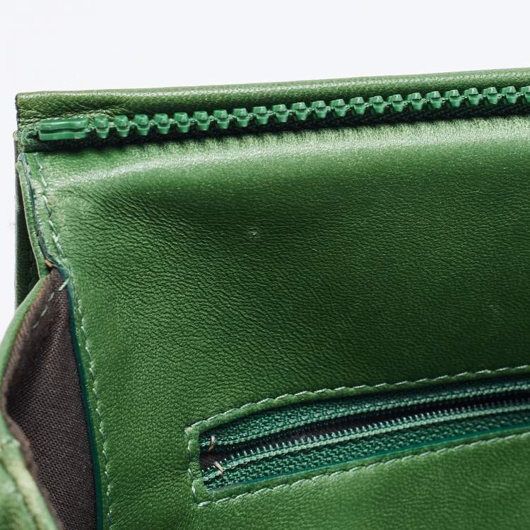 مملوكة مسبقًا Fendi Green Leather To You Convertible Clutch Bag