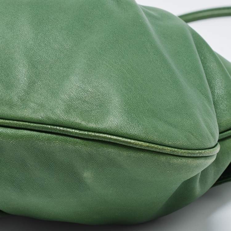 مملوكة مسبقًا Fendi Green Leather To You Convertible Clutch Bag