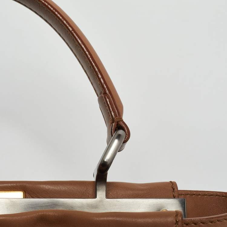 مملوكة مسبقًا Fendi Beige Leather Medium Peekaboo Top Handle Bag