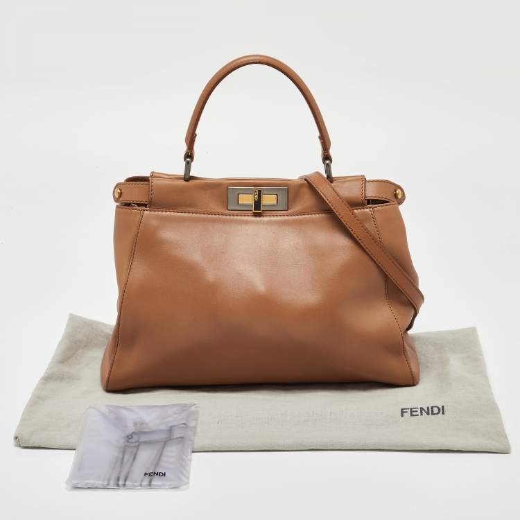 مملوكة مسبقًا Fendi Beige Leather Medium Peekaboo Top Handle Bag