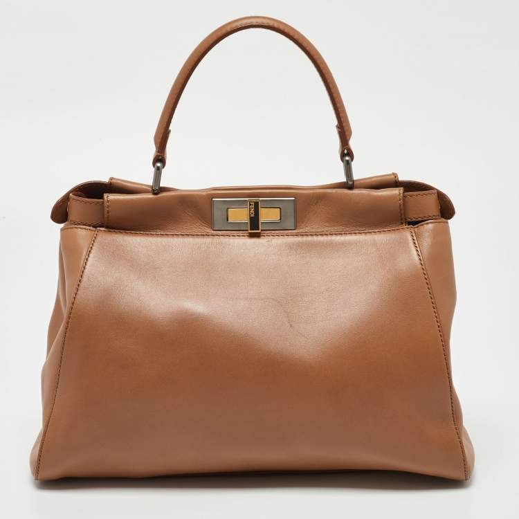 مملوكة مسبقًا Fendi Beige Leather Medium Peekaboo Top Handle Bag