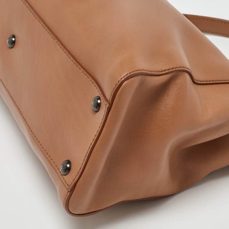 مملوكة مسبقًا Fendi Beige Leather Medium Peekaboo Top Handle Bag