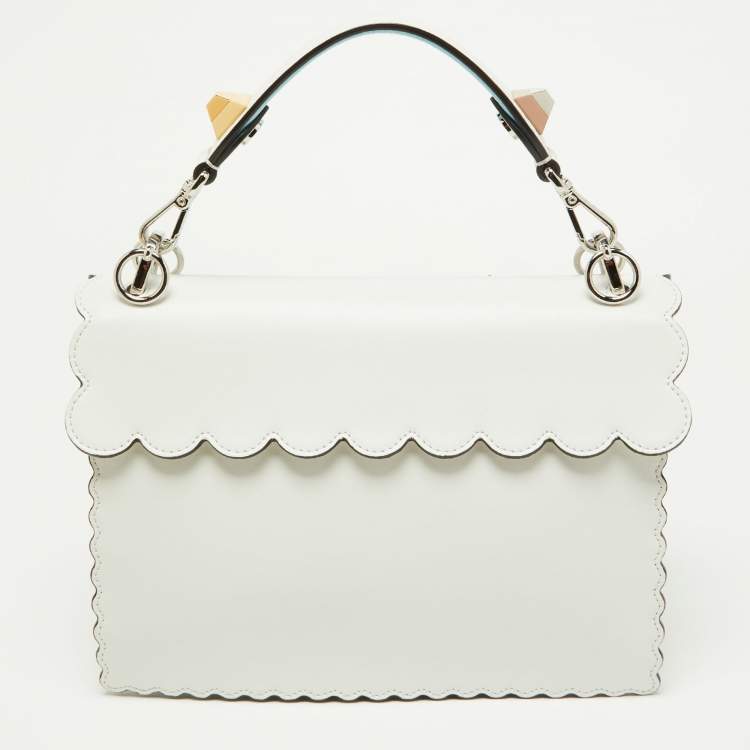 مملوكة مسبقًا Fendi White/Red Embroidered Leather Medium Spike Bow Kan I Top Handle Bag