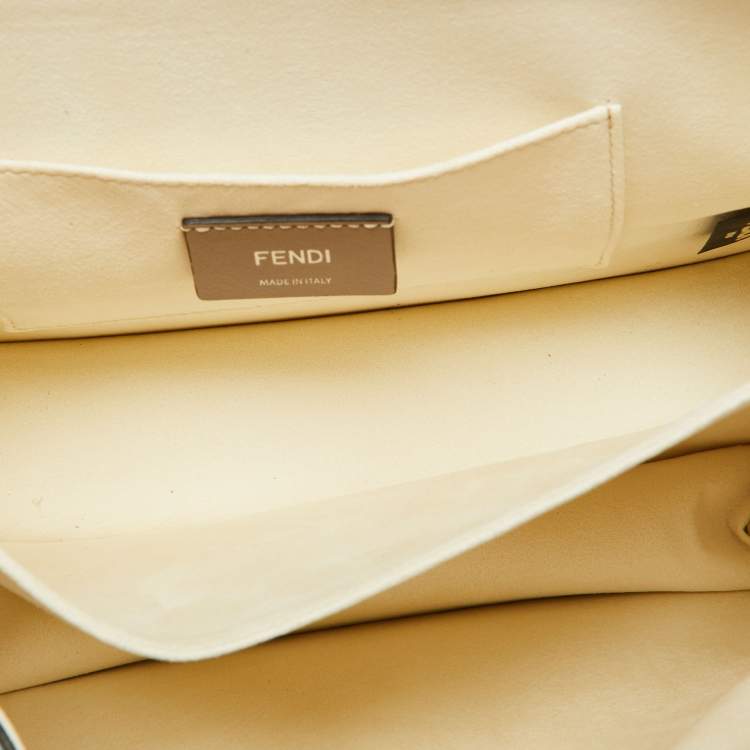 مملوكة مسبقًا Fendi White/Red Embroidered Leather Medium Spike Bow Kan I Top Handle Bag