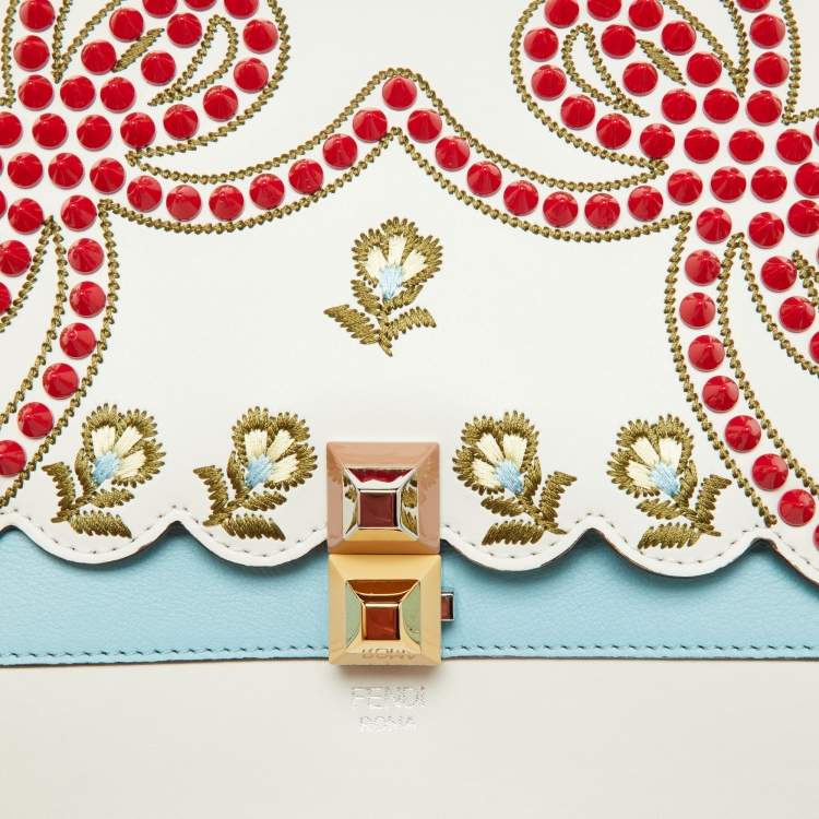 مملوكة مسبقًا Fendi White/Red Embroidered Leather Medium Spike Bow Kan I Top Handle Bag