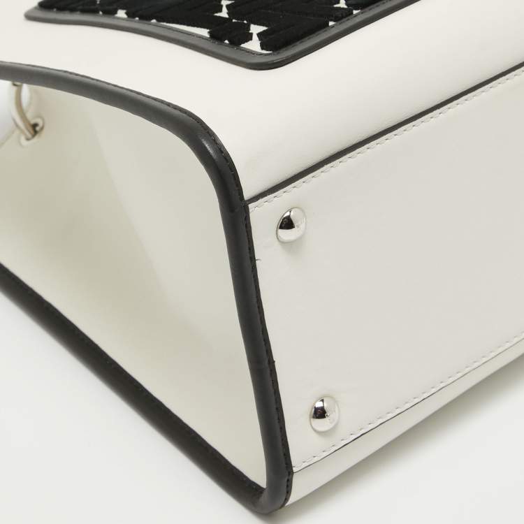 مملوكة مسبقًا Fendi White/Black Leather and Velvet FF Runaway Top Handle Bag