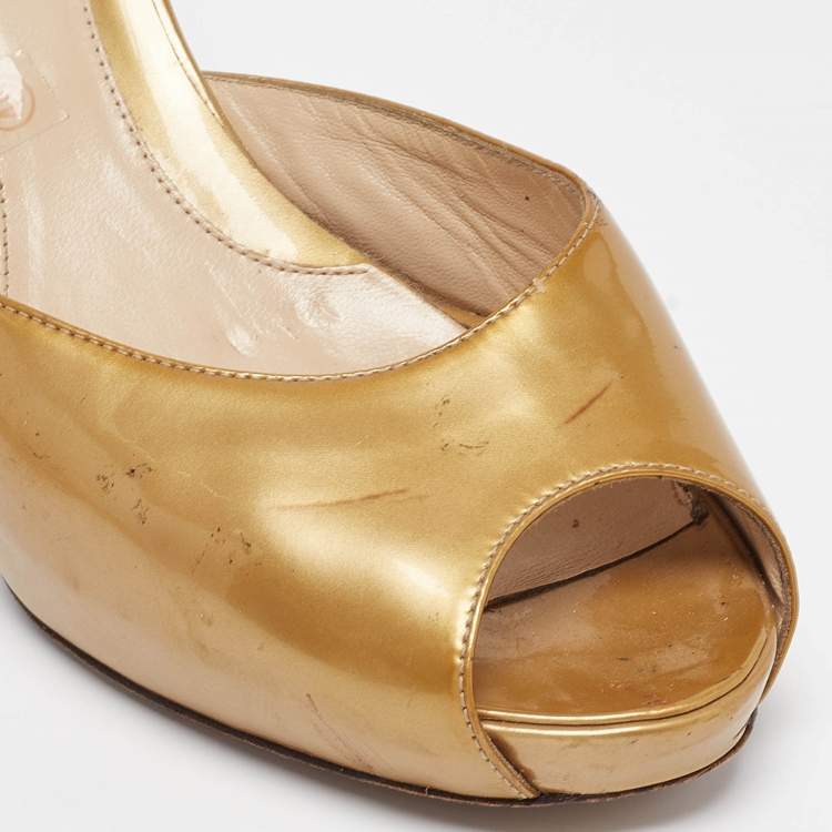 Pre Owned Fendi Gold Patent Leather FF Heel Slide Sandals Size 40