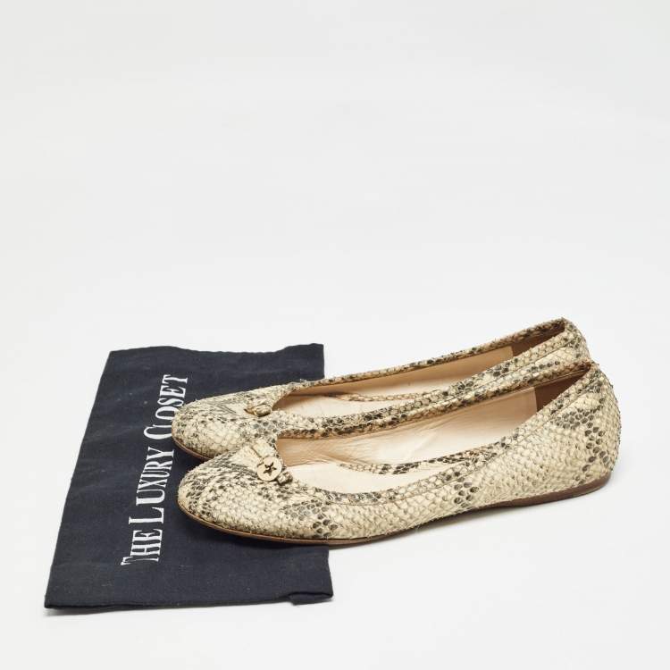 Pre Owned Fendi Beige/Black Embossed Snakeskin Charm Ballet Flats Size 41