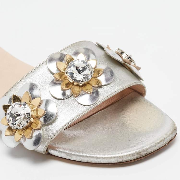 Pre Owned Fendi Silver Leather Flowerland Flat Slides Size 36