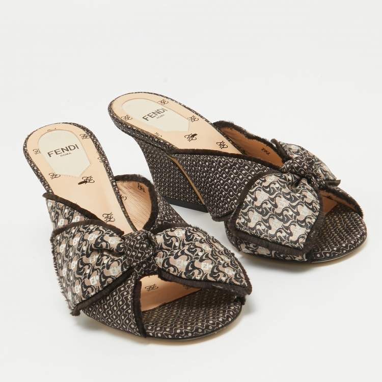 Pre Owned Fendi Brown/Beige Printed Fabric Knotted Bow Slide Sandals Size 36