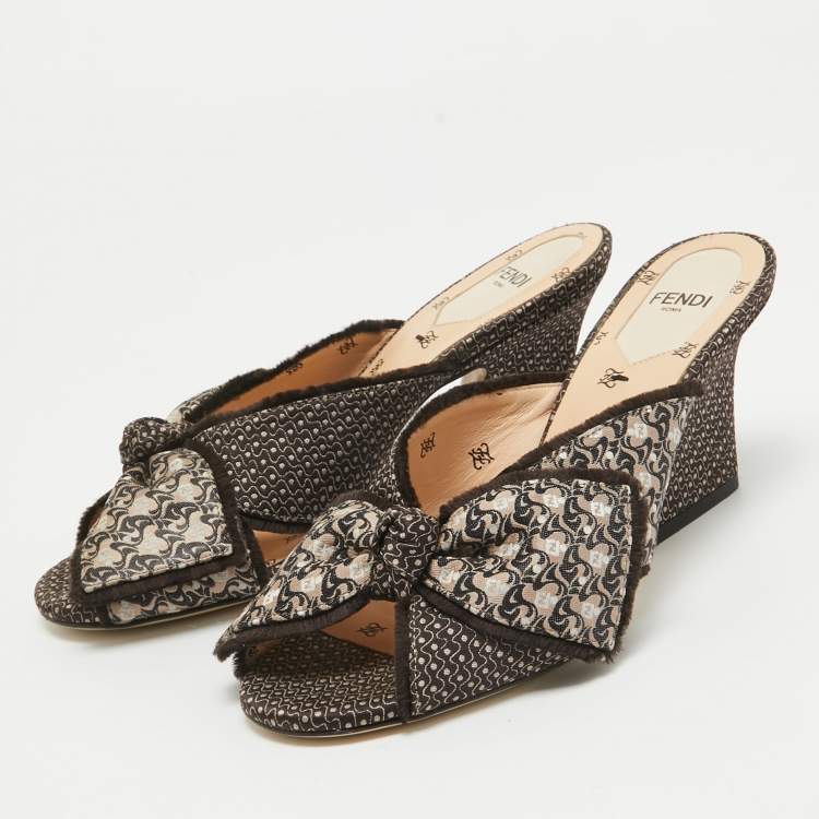Pre Owned Fendi Brown/Beige Printed Fabric Knotted Bow Slide Sandals Size 36
