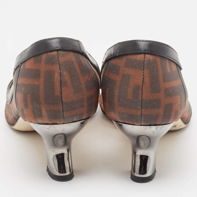 مملوكة مسبقًا Fendi Brown/Black Zucca Mesh and Leather Colibri Pumps Size 38.5
