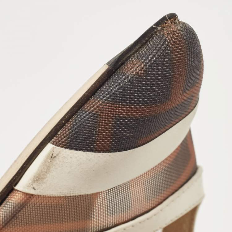 مملوكة مسبقًا Fendi Brown/White Zucca Mesh and Leather Colibri Pumps Size 35