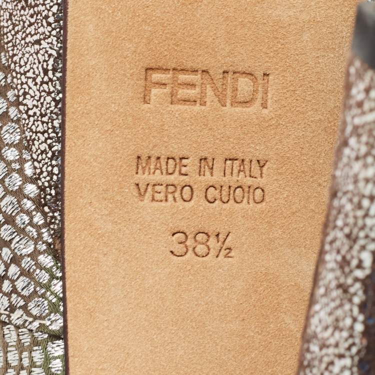مملوكة مسبقًا Fendi Silver/Brown Brocade Fabric Bow Peep Toe Platform Pumps Size 38.5