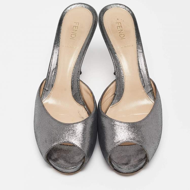 Pre Owned Fendi Silver Suede Slide Sandals Size 39