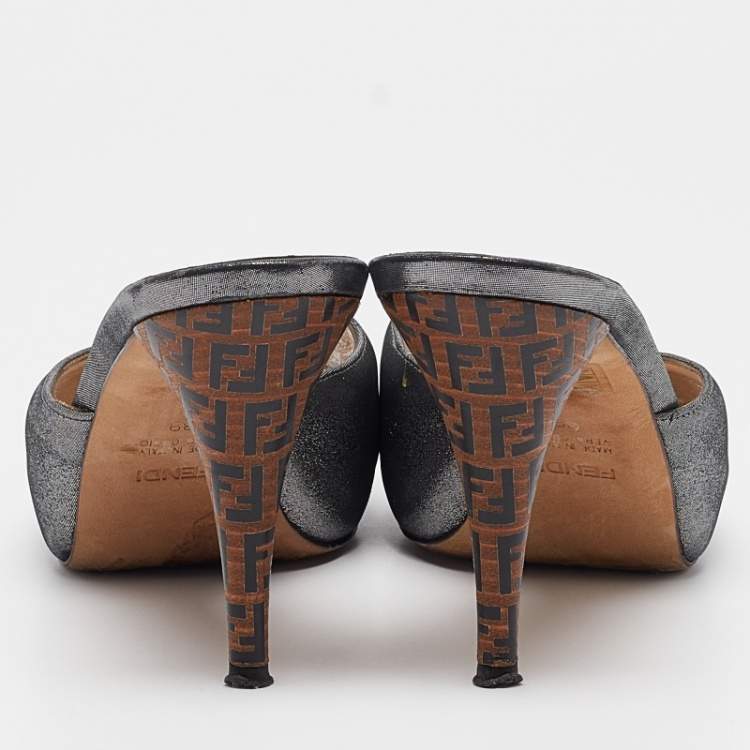 Pre Owned Fendi Silver Suede Slide Sandals Size 39